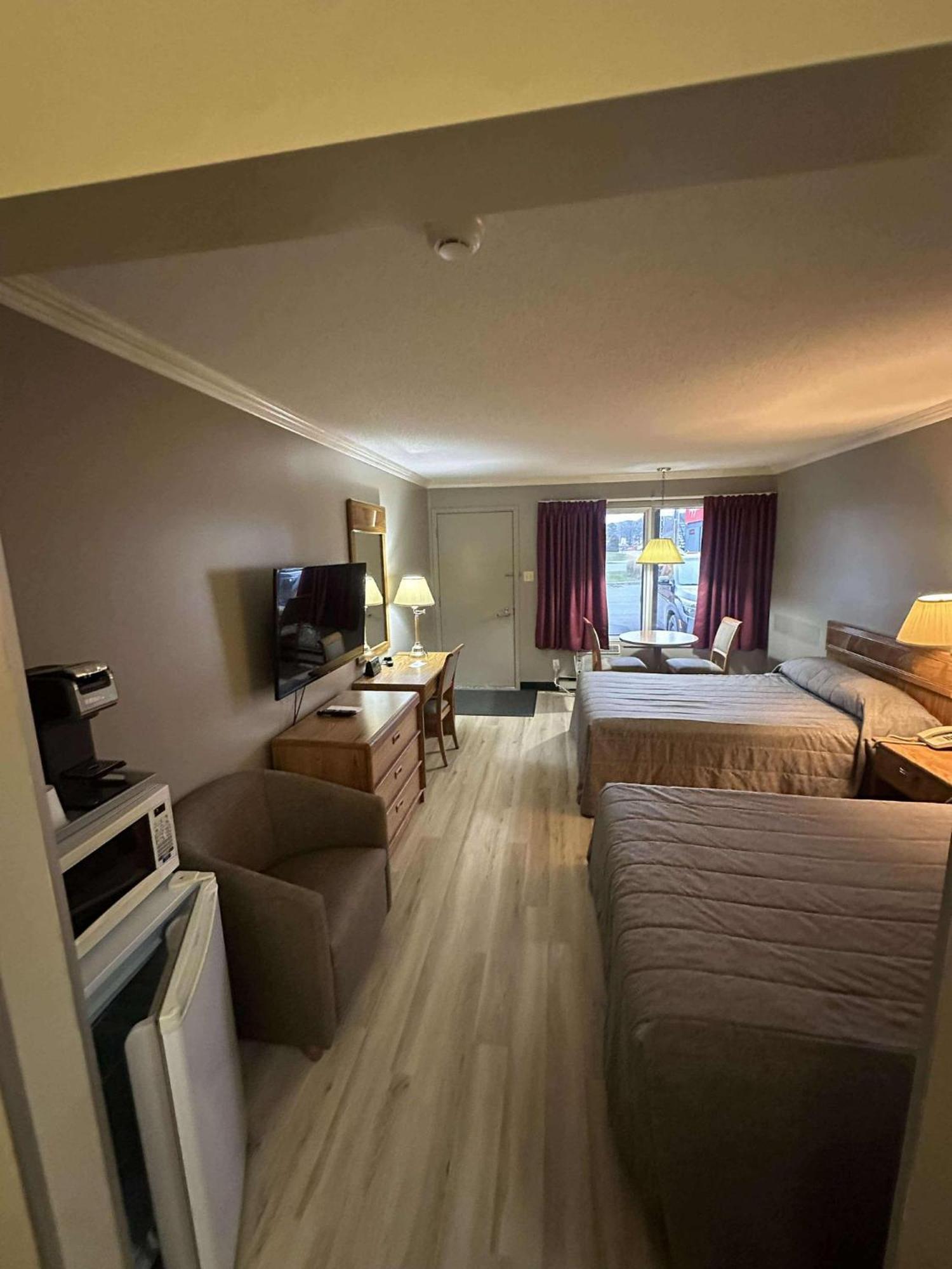 Hotel Motel Le Voyageur แซ็งต์-จอร์จส์ ภายนอก รูปภาพ