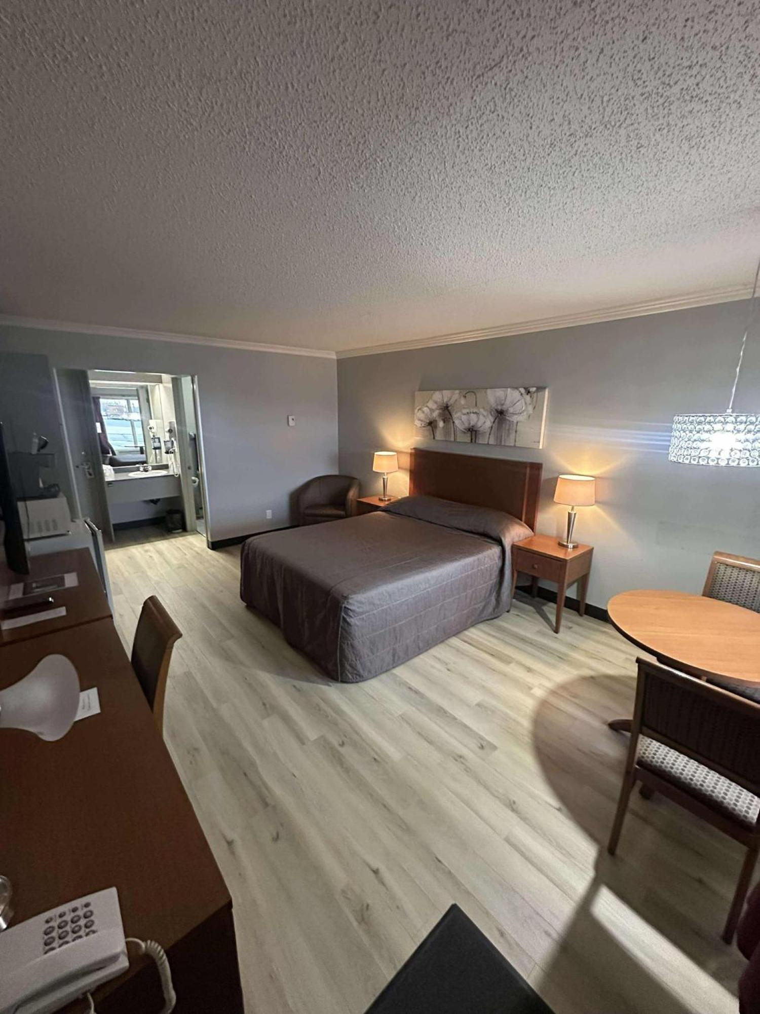 Hotel Motel Le Voyageur แซ็งต์-จอร์จส์ ภายนอก รูปภาพ